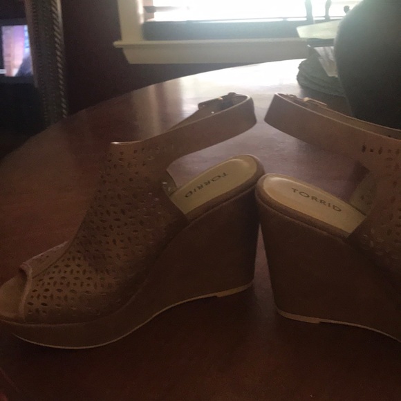 Torrid wedges - Picture 2 of 3